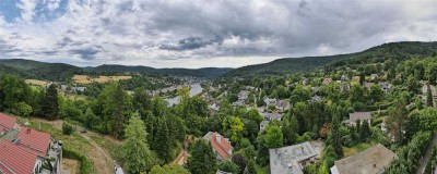 Sofort frei:
außergewöhnliches Einfamilienhaus in Hanglage mit traumhaftem Ausblick