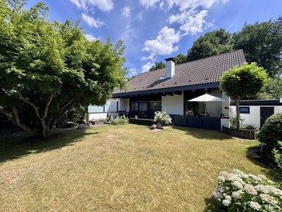 • Freistehendes Architektenhaus mit Gartenidylle & modernem Komfort in bester Wohnlage...