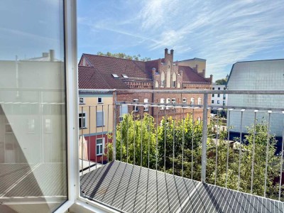Erstbezug: Exklusive Dachgeschosswohnung, Balkon, hohe Decken, hochwertige Ausstattung