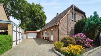 Reserviert! Charmantes Einfamilienhaus auf großzügigem Eckgrundstück in ruhiger Wohnlage