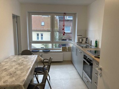 Vollständig renovierte Wohnung mit drei
 Zimmern sowie Balkon und Einbauküche in Bremen