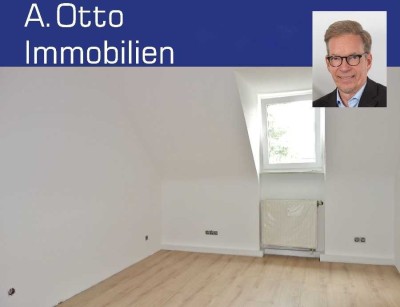 Krefeld - Zentrum, komplett renovierte 3 Zimmer Dachgeschoss Wohnung, Wannenbad, Garage möglich