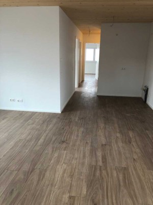 Helle 3 Zimmer Wohnung mit jeweils eigenem Balkon in allen Zimmern