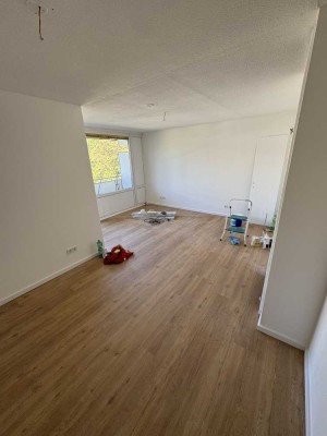 Erstbezug nach kompletter Sanierung. Sehr gut geschnittene 1 Zimmer Wohnung mit großem Balkon.