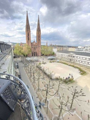 City-Stilaltbau aus dem Bilderbuch - Aufzug und Garage