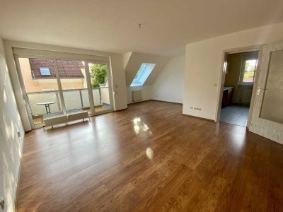 Großzügige und helle 3-Zimmer-Wohnung mit Dachloggia in Bayreuth-Meyernberg