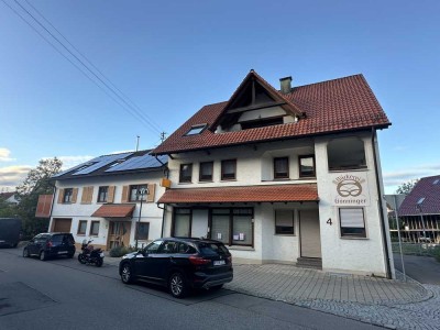 Vollständig renovierte 3-Raum-Wohnung mit Balkon und Einbauküche in Metzingen