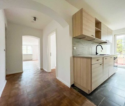 Leerstehende Wohnung mit Balkon und EBK!