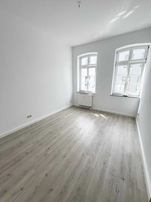 Schicke 2-Raumwohnung in der KTV mit Laminat, Wannenbad und Balkon...!!!