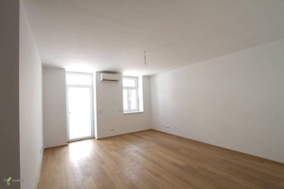 Sanierte Altbauwohnung mit Balkon in U-Bahn Nähe