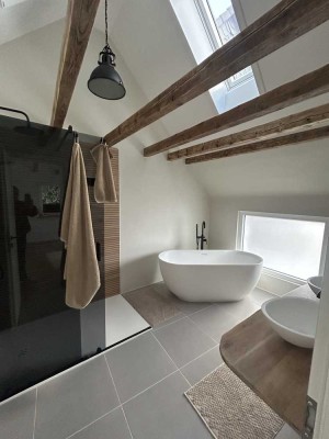 Lichtdurchflutete Fachwerkwohnung mit Charme – kernsaniert, mit Kamin und eigenem Eingang