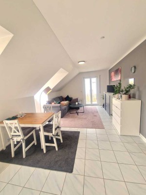 Helle 2-Zimmer Wohnung mit Panorama-Balkon und Einbauküche in Altomünster
