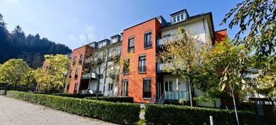 2,5 Zimmer Wohnung mit Garten und Carport