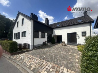 Frei stehendes Zweifamilienhaus in einem ruhigen, begehrten Wohnviertel