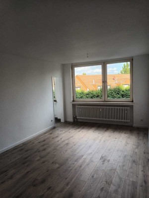 Ratingen Zentrum: schönes helles Apartement mit separater Küche