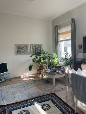 sanierte und gepflegte Altbauwohnung in bester Lage