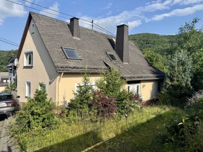 �Waldbreitbach: Freistehendes Einfamilienhaus mit großem Grundstück – naturnah & ruhig