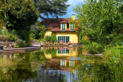 PARADIESISCHES ANWESEN MIT GARTEN UND BADETEICH in absoluter Naturruhelage