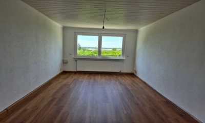 Böhlitz* z.T. neu renovierte 3 Zimmer-Wohnung*  Tageslichtbad* sep. Küche* verputzte Innenwände