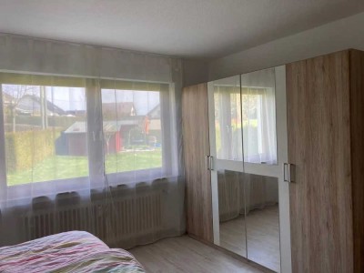 Geräumige 4-Zimmer-EG-Wohnung mit Balkon und Einbauküche in Damscheid und großem
Garten