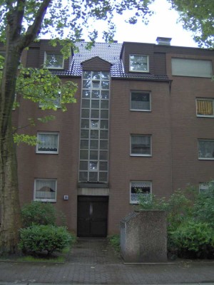 Großzügige Wohnung in der Bergmannstraße 20, 2. OG rechts in Gelsenkirchen Ückendorf