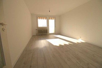 Frisch renovierte 2-Zimmer-Wohnung mit Abstellkammer, Balkon & Tiefgarage - Erstbezug ab 01.06.2025