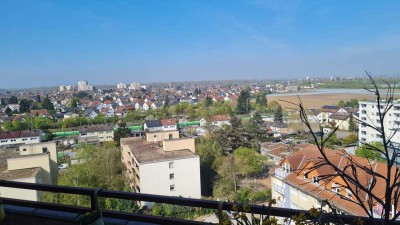 Provisionsfrei! 10. OG mit Panoramablick - 3-Zimmer mit Balkon in Lampertheim