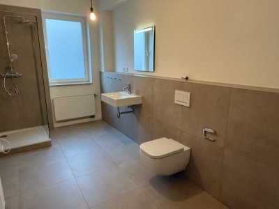 Vier Zimmer, Küche, Diel, Bad für WGs oder Familien - in der Aachener Innenstadt