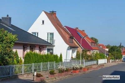 Einfamilienhaus, Garage, Gartenland