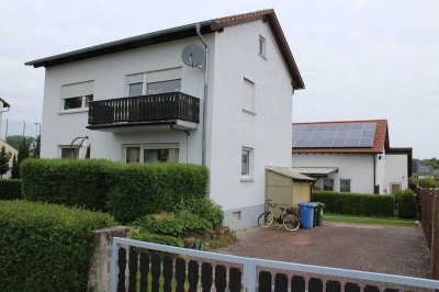 Gepflegtes 2-Familienhaus mit Garten