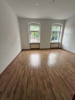 Freundliche und vollständig renovierte 2-Raum-Wohnung in Crimmitschau