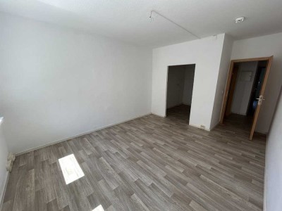 Platz für die ganze Familie! 4-Zimmer-Erdgeschosswohnung mit Balkon!