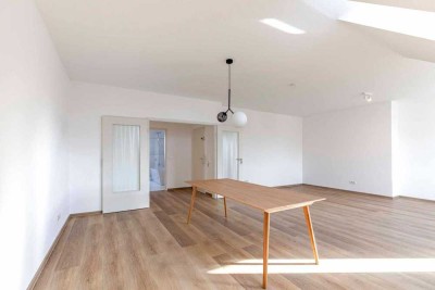 Provisionsfrei: Gepflegte und großzügige 4-Zimmer-Wohnung im DG in Hannover-Anderten