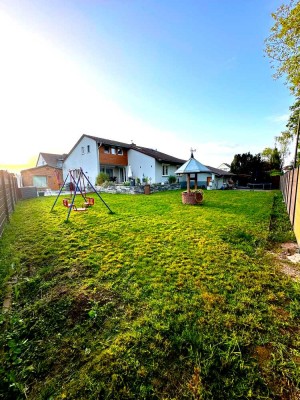 PROVISIONSFREI! Einfamilienhaus 220qm Wohn, 995qm Grundfläche, in Feldrandlage, Blick auf Weinberge