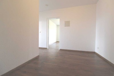 Frisch sanierte und gut geschnittene Wohnung mit zwei Balkonen. Auch für eine 2er WG geeignet!