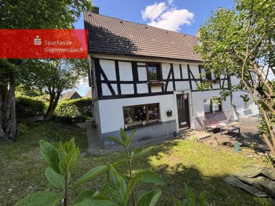 Historische Doppelhaushälfte in zentraler Lage von Wiehl - Ideal für Handwerker oder Liebhaber!