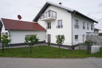 Wunderschöne Doppelhaushälfte in Taching am See – Stilvoll, komfortabel und umgeben von Natur