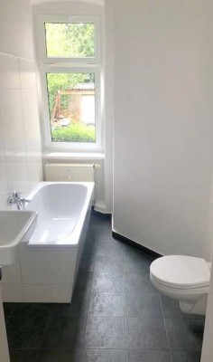MÖBEL REIN & WOHLFÜHLEN! Frisch renov.2-R-Whg mit EBK in Zentrumsnähe