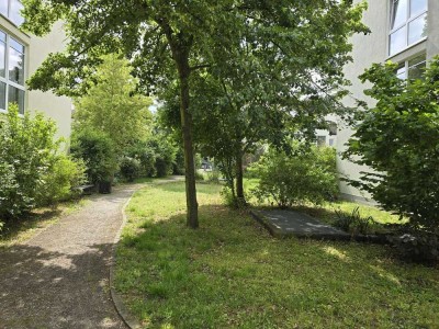 Ludwigsfelde: Großzügige 2-Zimmer-DG-Wohnung mit 67 m², Balkon & TG-Stellplatz