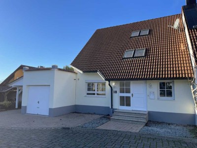 Einfamilienhaus in ruhiger Lage mit Garage und Carport in Bollschweil
Sofort verfügbar.