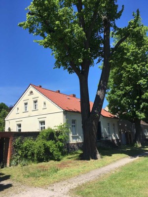 Vierseitenhof Neuhardenberg/ Objekt für mehrere Parteien