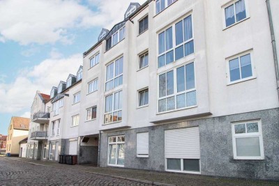 2-Zimmer-Wohnung mit Balkon und Stellplatz in Magdeburg-Cracau nahe der Elbe