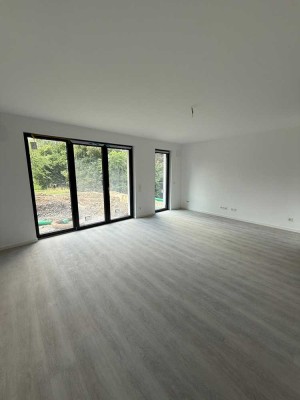 Neubau Wohnung mit eigener Terrasse in ruhiger Lage