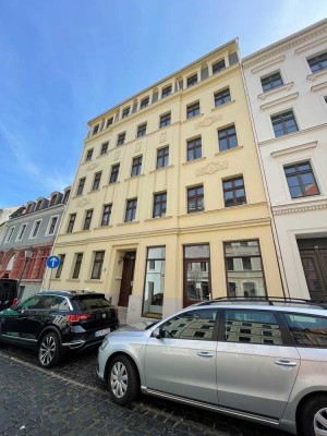 Gemütliche 3-Raum-Dachgeschosswohnung mit Tageslicht-Wannenbad & Einbauküche!