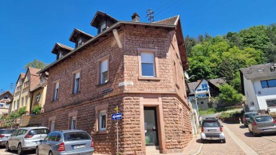 Erstvermietung nach Renovierung: 2-Zimmerwohnung mit Essecke und Küche u. moderner Wärmepumpe !