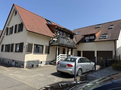 Wohntraum über 2 Etagen mit Garten und Garage: Renovierte Wohnung in sehr ruhiger Wohnlage