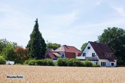 Beidseitig angebautes Einfamilienhaus und Loggia