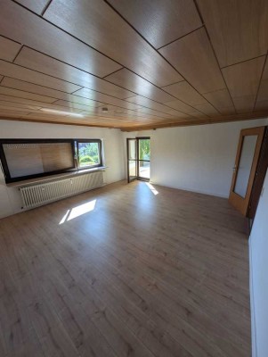 Attraktive 2-Zimmer-Wohnung mit großer Terrasse, Gartenanteil + Stauraum+ GESTALTUNGSSPIELRAUM