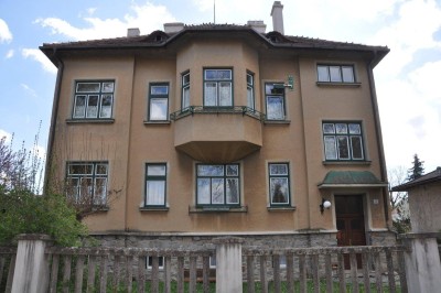 Charmante Villa (1930) mit viel Potential für eine oder zwei Familie(n), zum Wohnen und/oder Arbeiten.