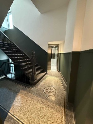 Erstbezug nach Sanierung: Stilvolle Altbauwohnung mit Charme & moderner Ausstattung